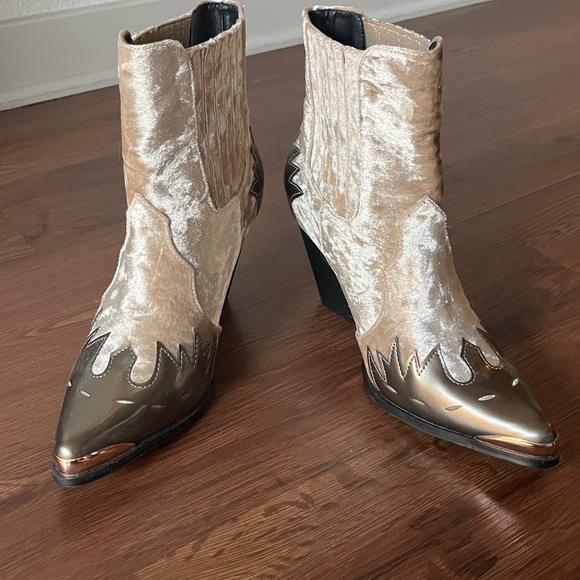 Velvet Cowboy / Cowgirl Booties with Flame Details - Picture 1 of 5